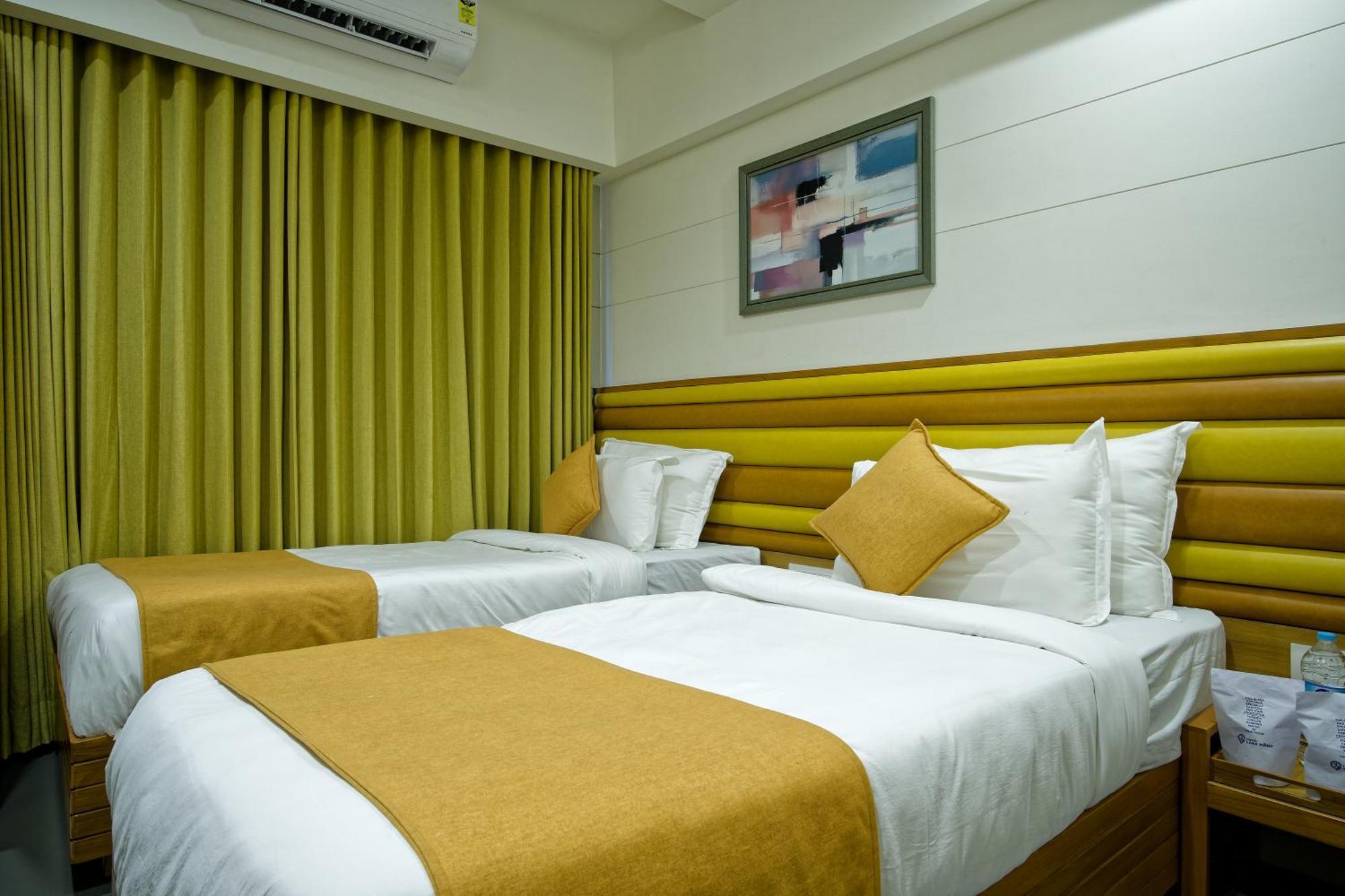 Hotel Lake Point Ahmedabad Ngoại thất bức ảnh