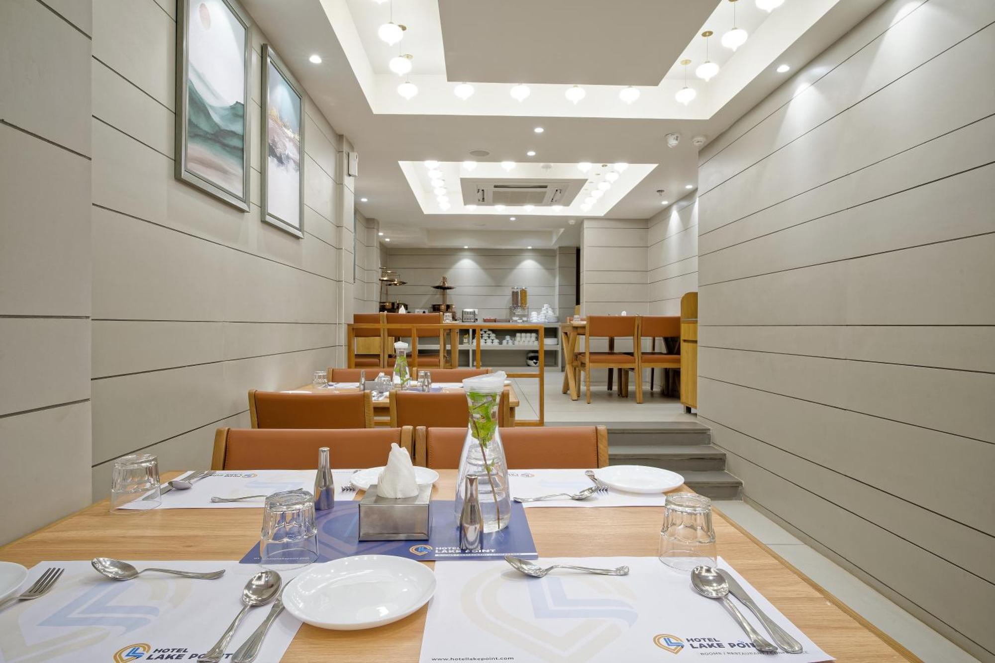 Hotel Lake Point Ahmedabad Ngoại thất bức ảnh