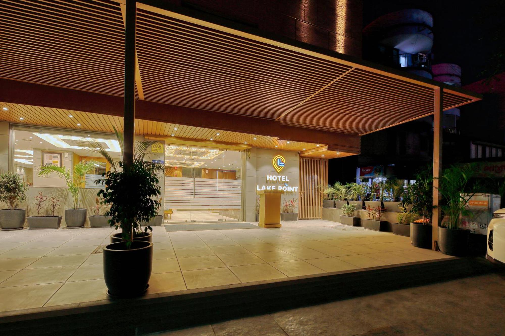 Hotel Lake Point Ahmedabad Ngoại thất bức ảnh