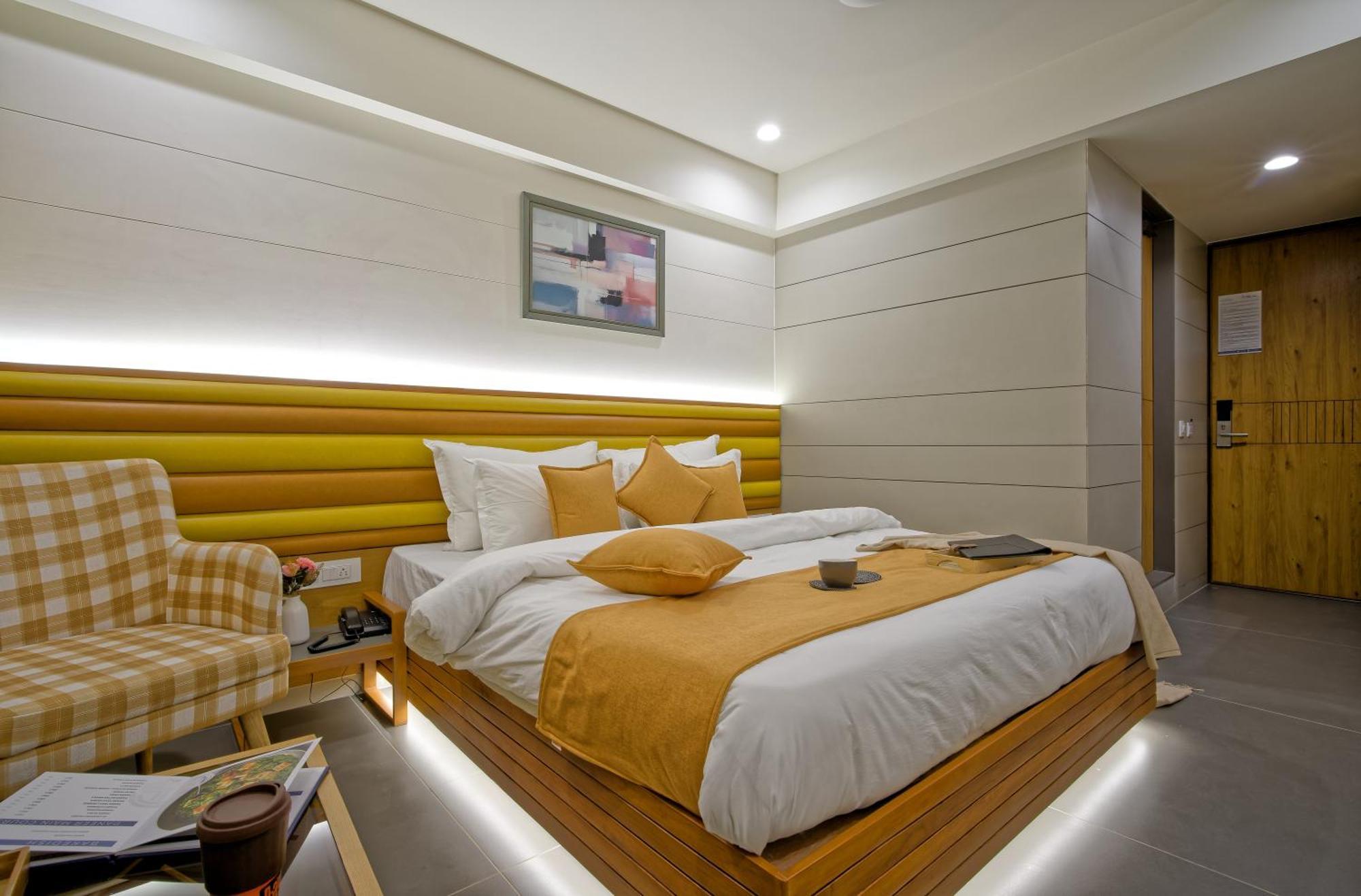 Hotel Lake Point Ahmedabad Ngoại thất bức ảnh