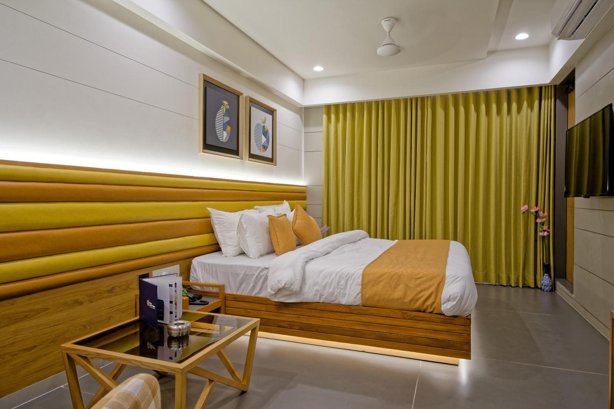 Hotel Lake Point Ahmedabad Ngoại thất bức ảnh