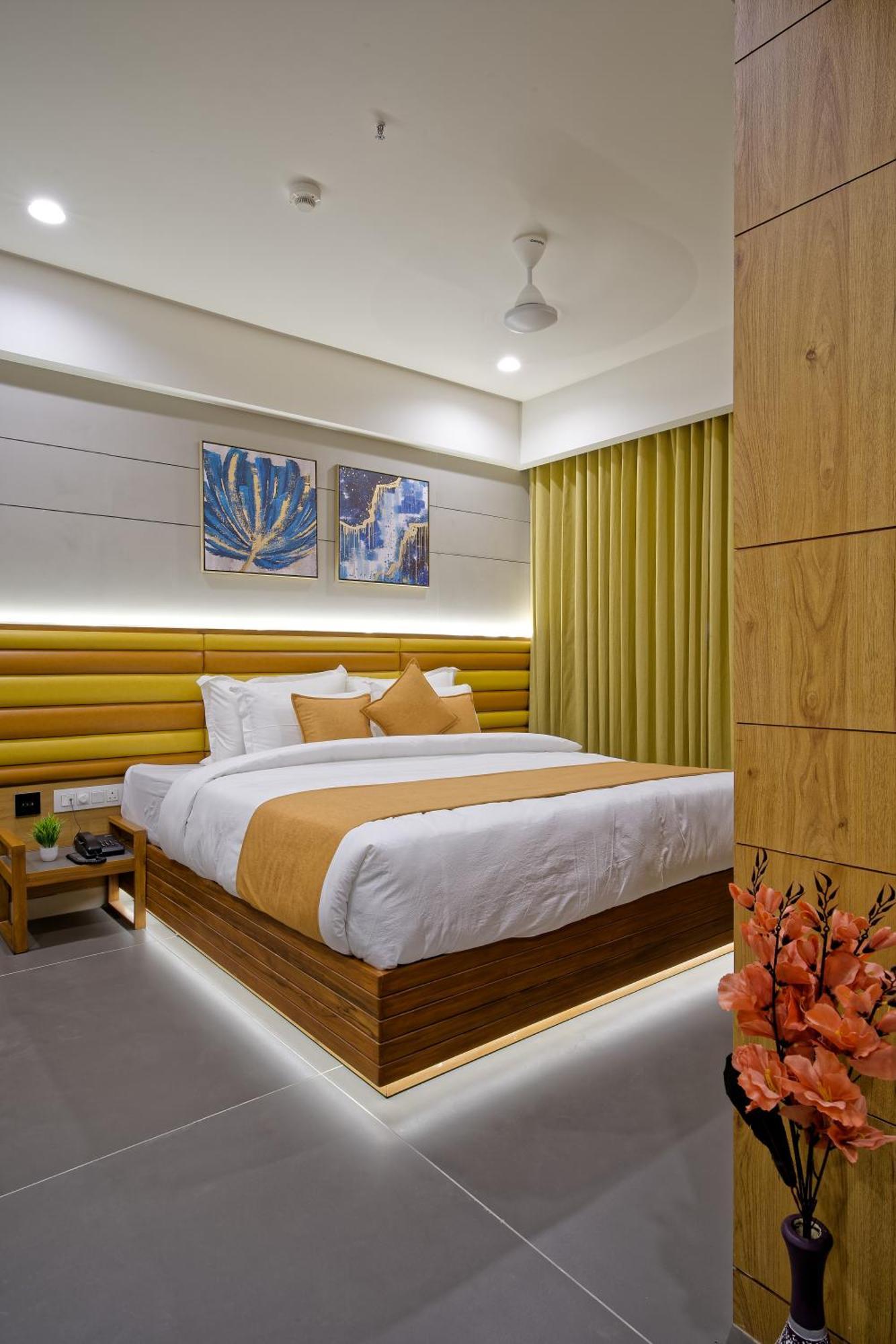 Hotel Lake Point Ahmedabad Ngoại thất bức ảnh