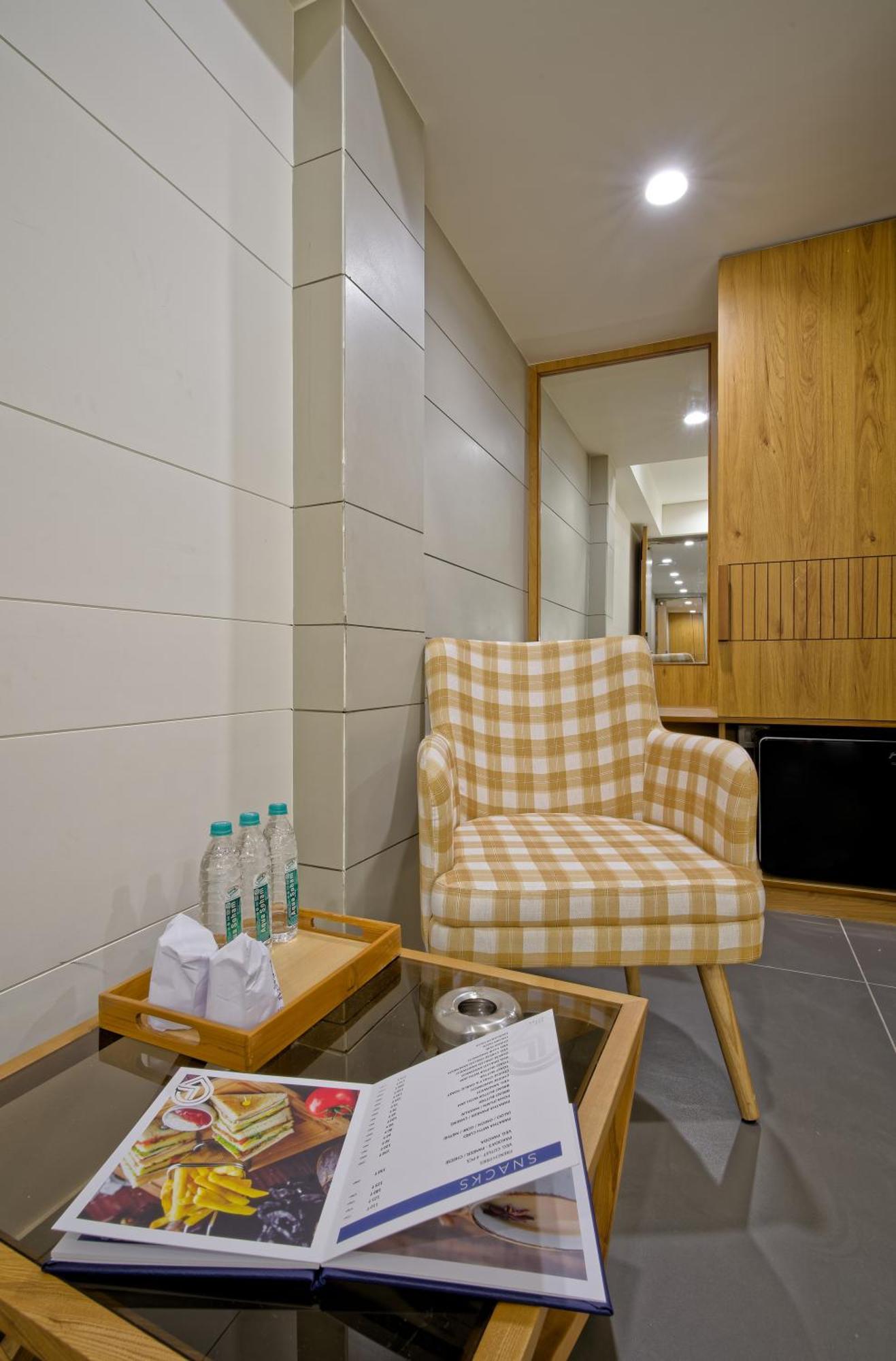 Hotel Lake Point Ahmedabad Ngoại thất bức ảnh