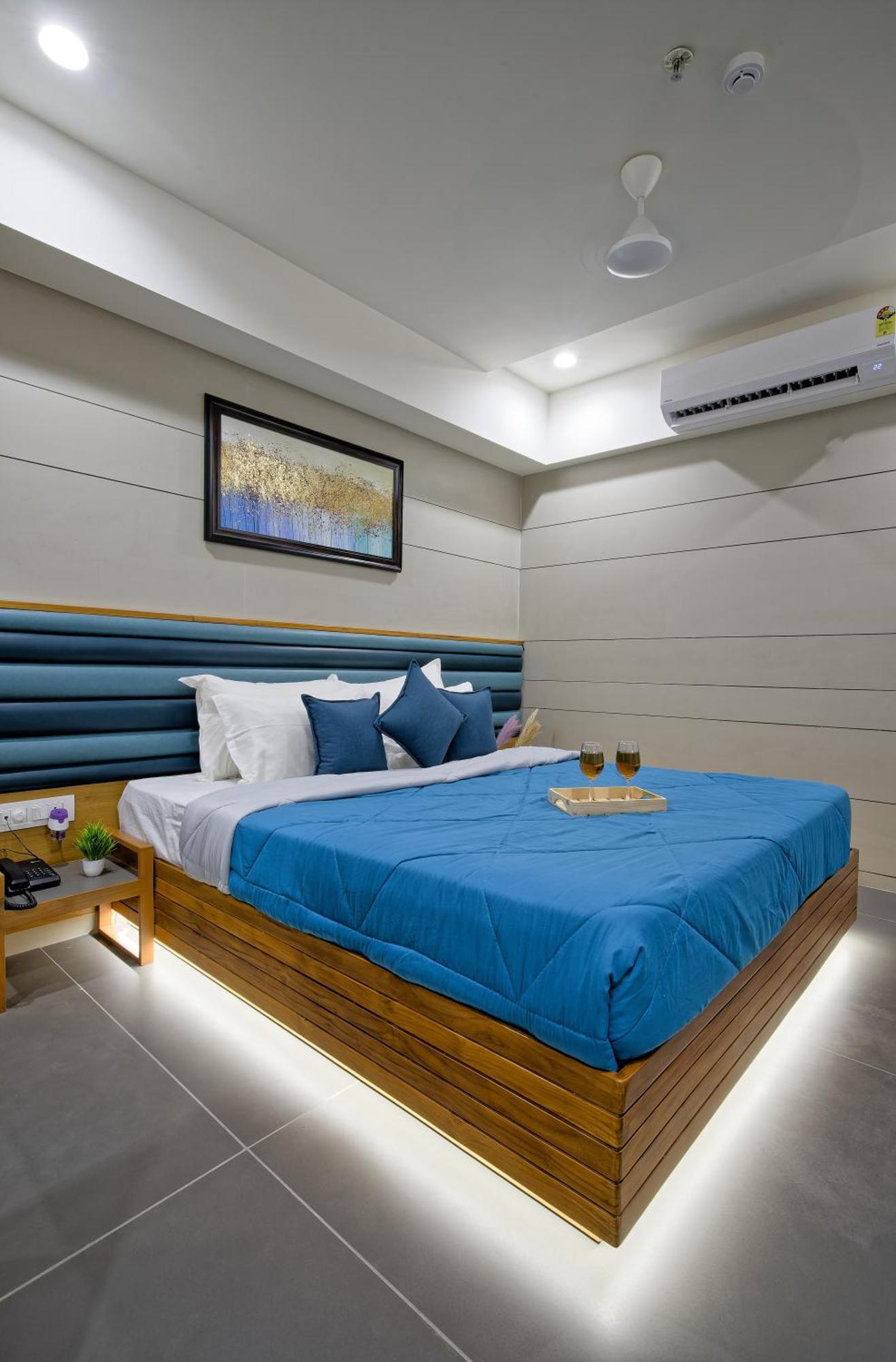 Hotel Lake Point Ahmedabad Ngoại thất bức ảnh