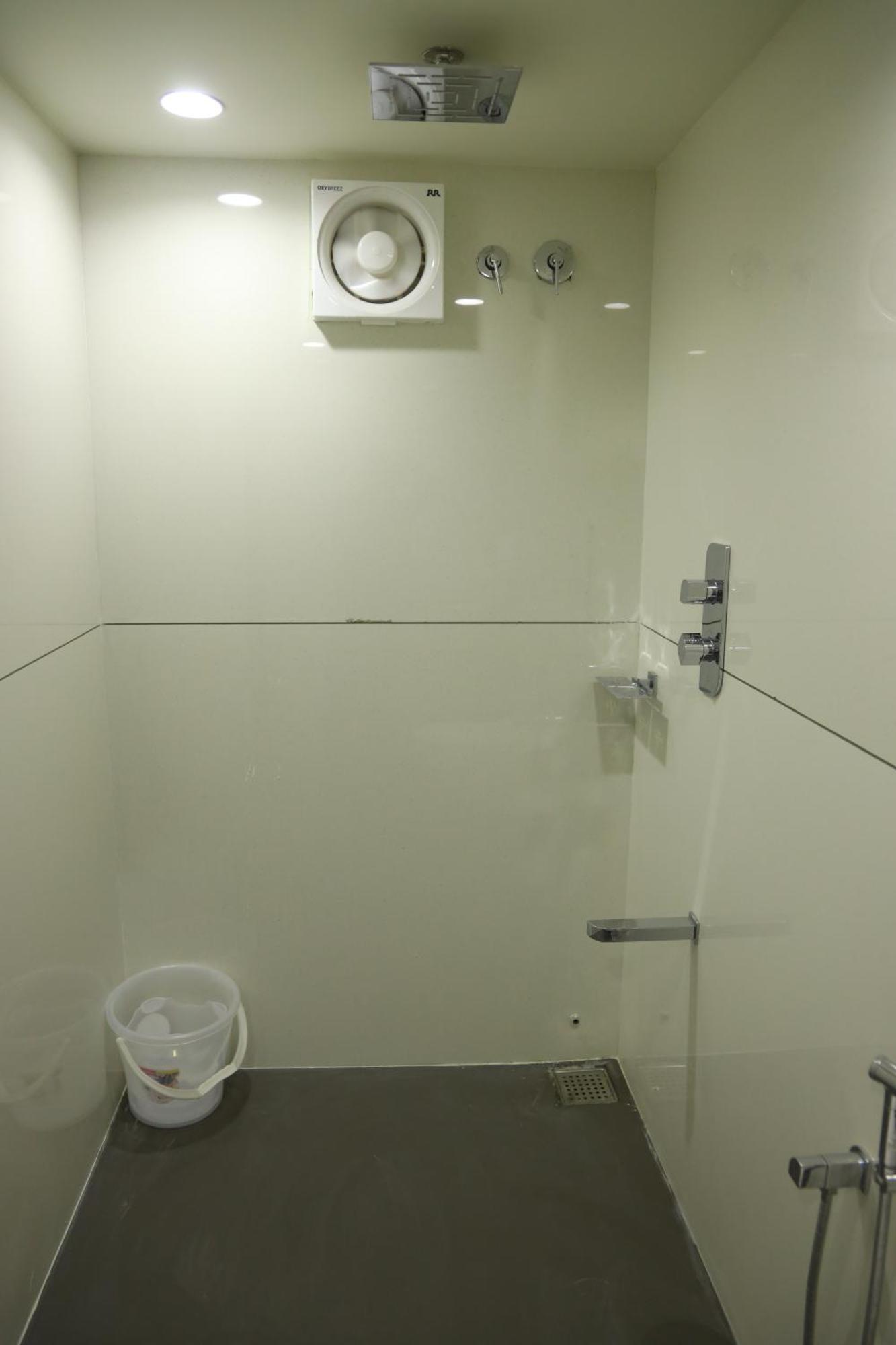 Hotel Lake Point Ahmedabad Ngoại thất bức ảnh